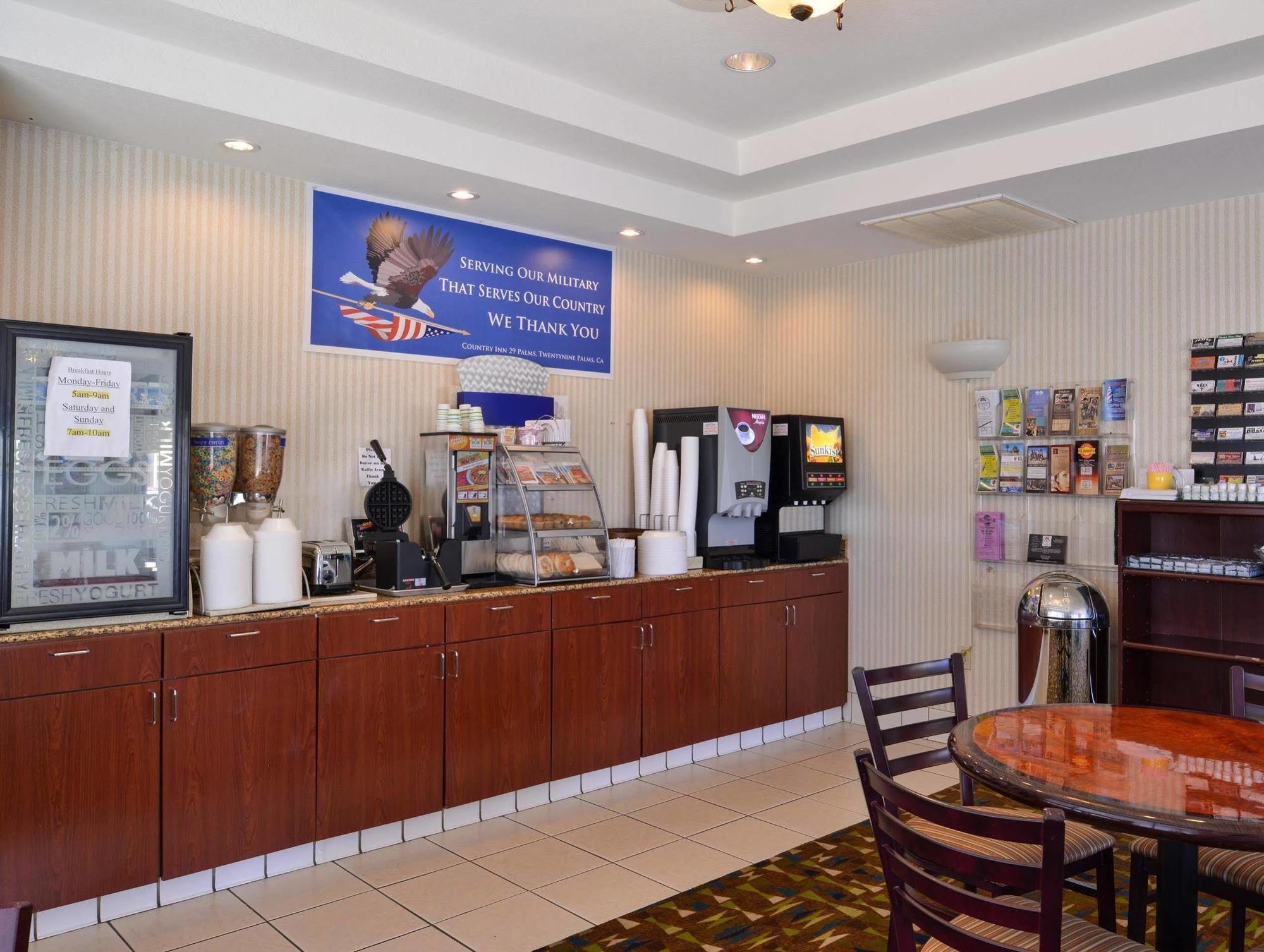 טוונטיניין פאלמס Starlight Inn & Suites Motel 29 Palms Joshua Tree National Park מראה חיצוני תמונה