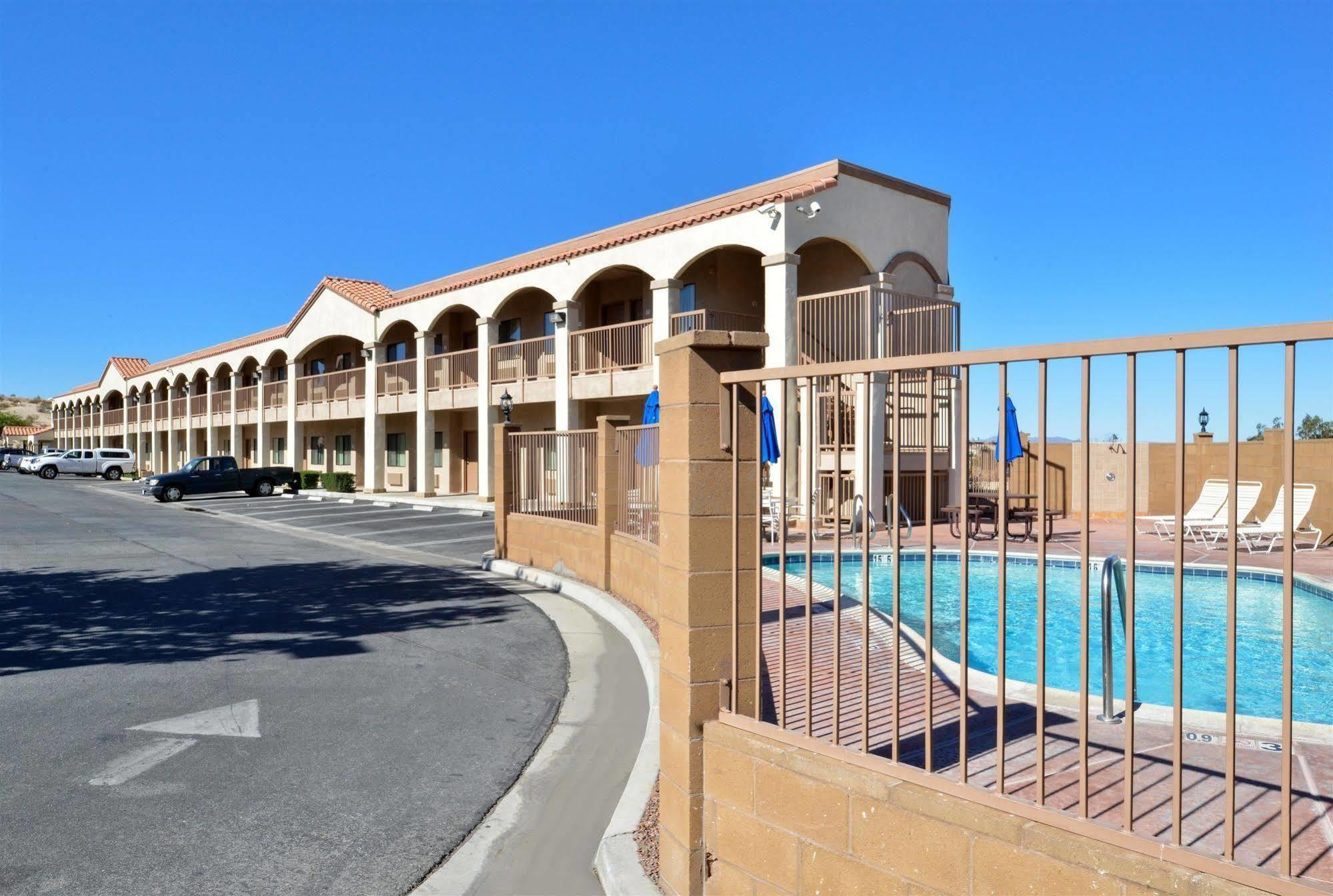 טוונטיניין פאלמס Starlight Inn & Suites Motel 29 Palms Joshua Tree National Park מראה חיצוני תמונה